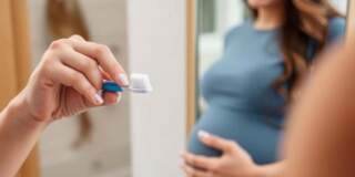 Caring for Sore and Bleeding Gums While Pregnant